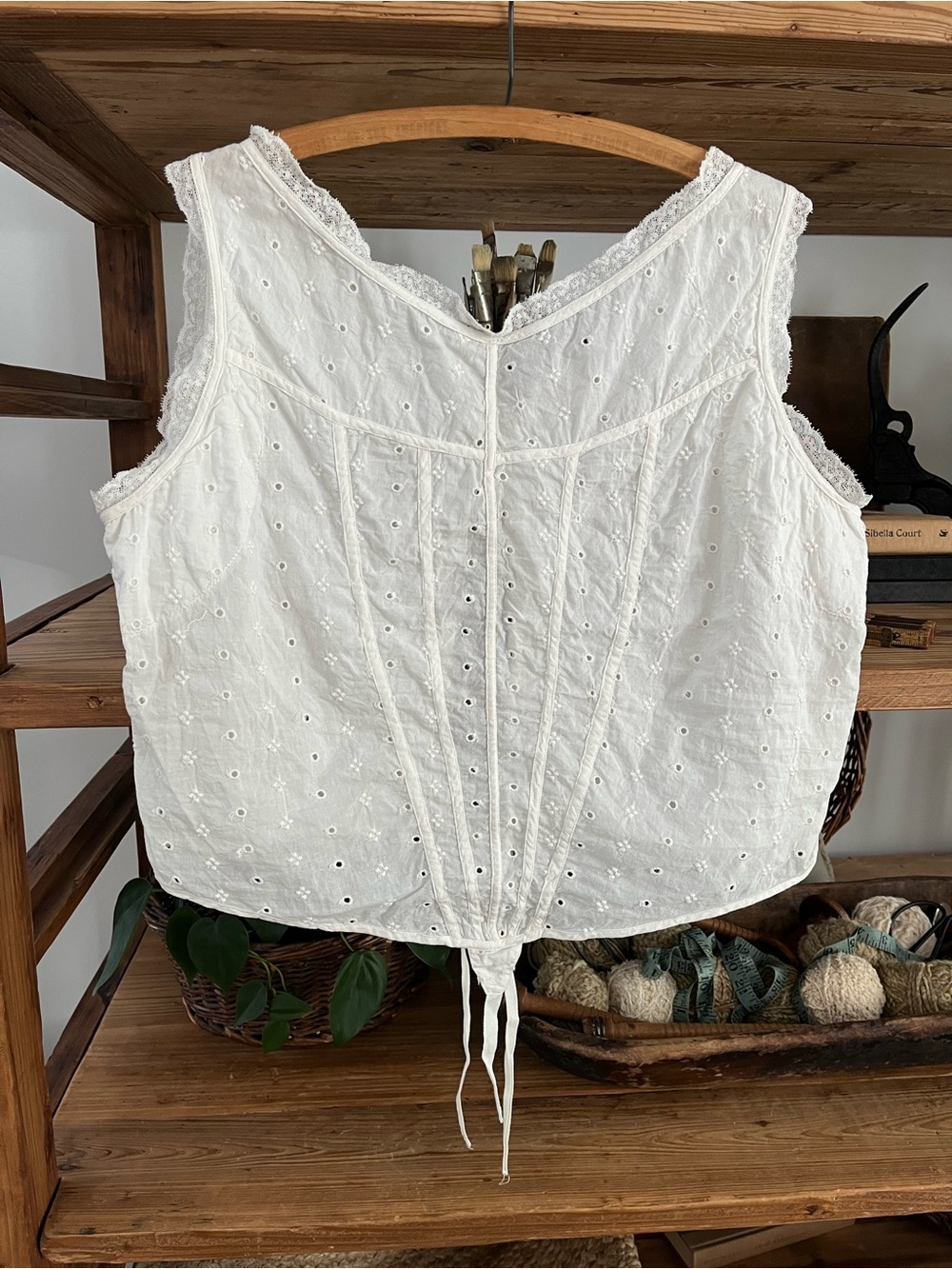 ♥️ Magnolia Pearl Eyelet Dasha Corset Top - Picture 3 of 14